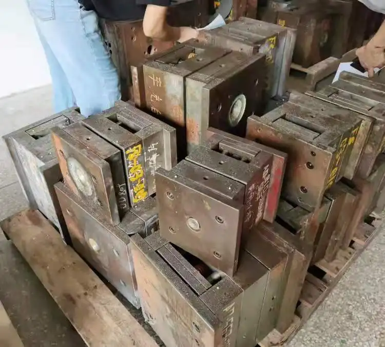 东莞长安废模具回收 塑胶压铸冲压旧模具上门收购