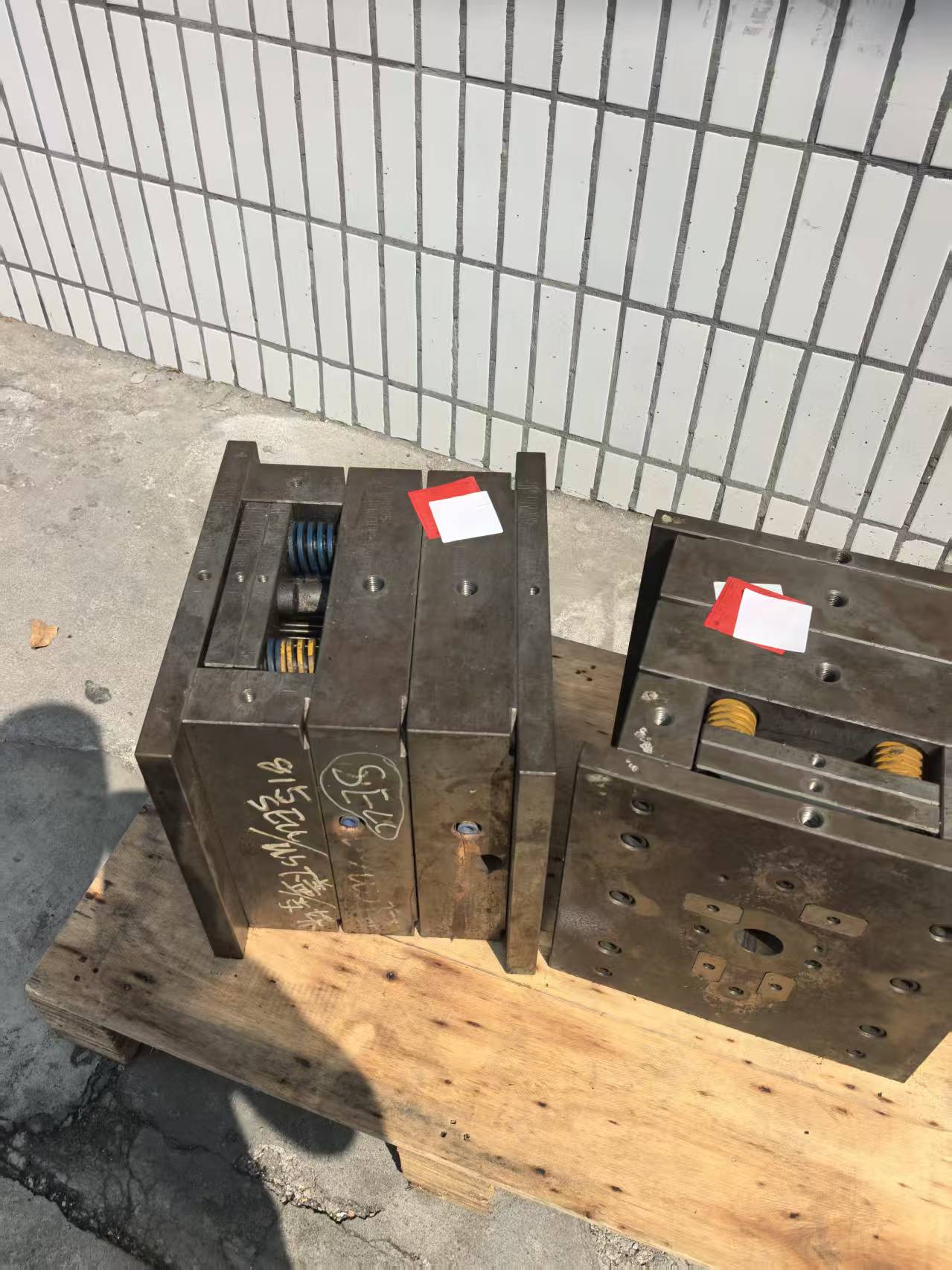 东莞横沥模具回收｜上门回收工厂报废模具 塑胶五金模具保密销毁