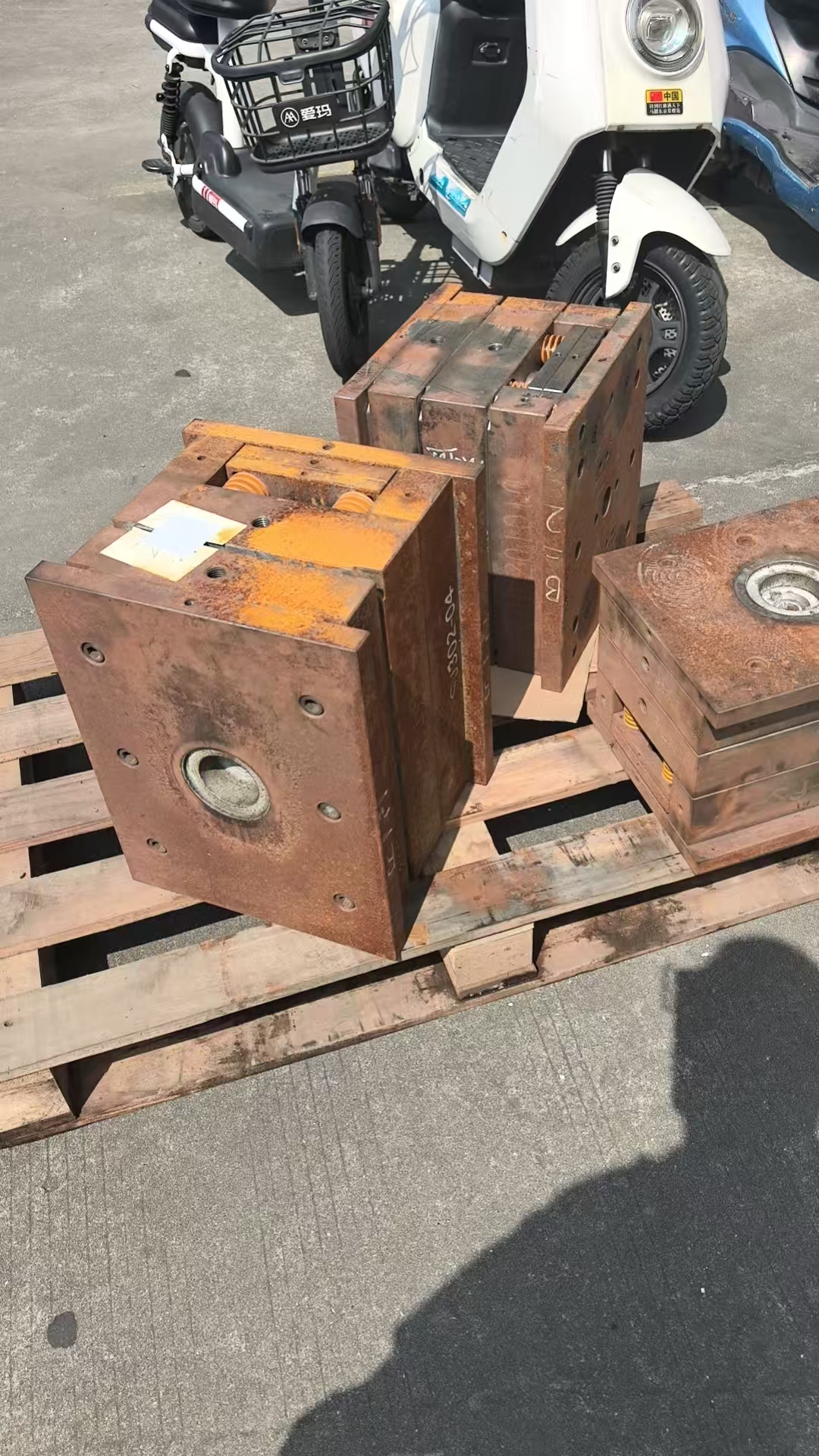 东莞横沥模具厂注意！废旧模具不知道怎么回收？想了解模具回收价格？找达实再生
